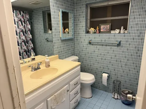 2360 Nw 37th Terrace Lauderdale Lakes FL 33311