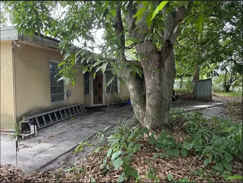 2360 Nw 37th Terrace Lauderdale Lakes FL 33311