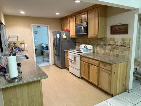 2360 Nw 37th Terrace Lauderdale Lakes FL 33311