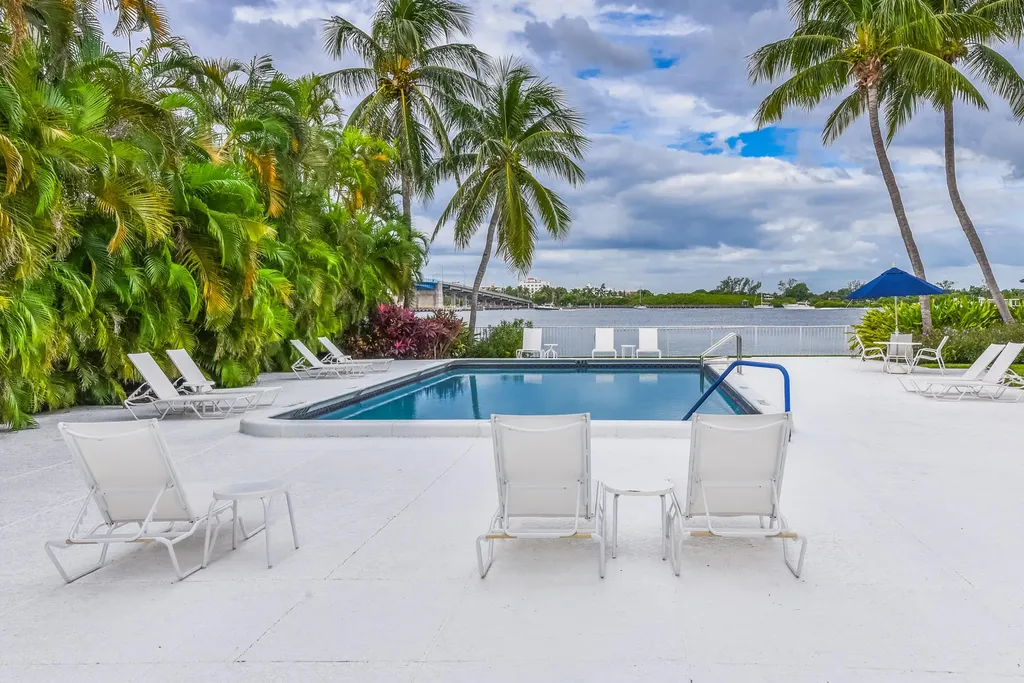 2860 S Ocean Boulevard Palm Beach FL 33480