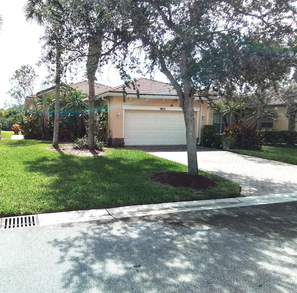 9834 SW Eastbrook Circle Port Saint Lucie FL 34987