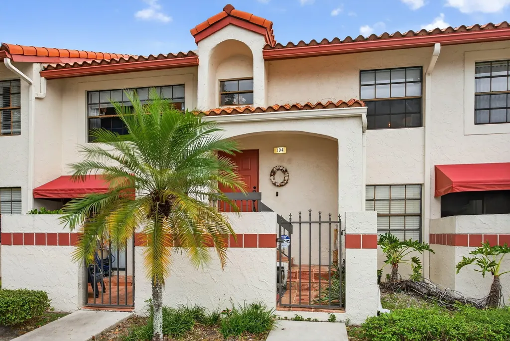 104 Liberty Court Deerfield Beach FL 33442