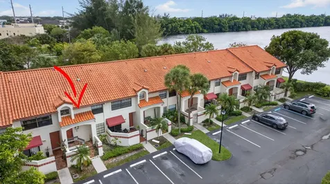 104 Liberty Court Deerfield Beach FL 33442