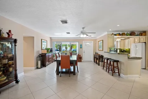 2251 Ne 37th Court Lighthouse Point FL 33064