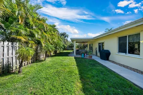 2251 Ne 37th Court Lighthouse Point FL 33064