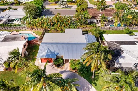 2251 Ne 37th Court Lighthouse Point FL 33064