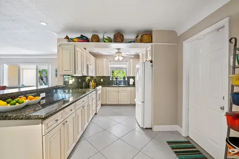 2251 Ne 37th Court Lighthouse Point FL 33064
