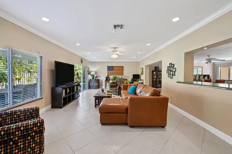 2251 Ne 37th Court Lighthouse Point FL 33064
