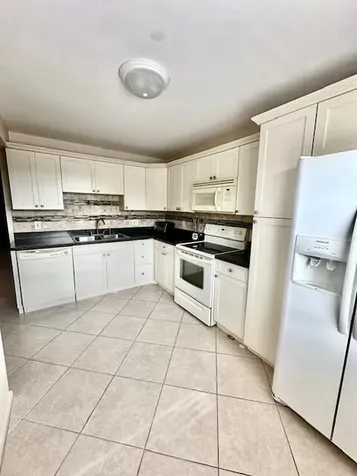 4001 Hythe A Boca Raton FL 33434