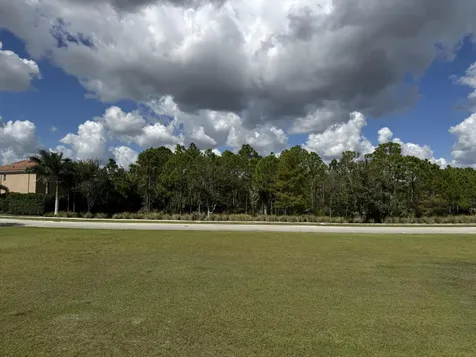 121 SE San Priverno Port Saint Lucie FL 34984