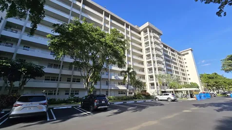 575 Oaks Lane Pompano Beach FL 33069