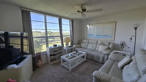 575 Oaks Lane Pompano Beach FL 33069