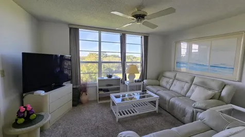 575 Oaks Lane Pompano Beach FL 33069
