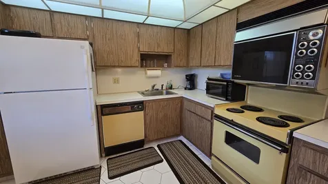 575 Oaks Lane Pompano Beach FL 33069