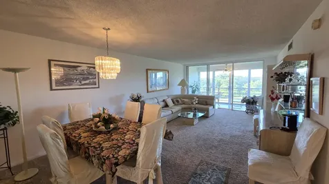 575 Oaks Lane Pompano Beach FL 33069
