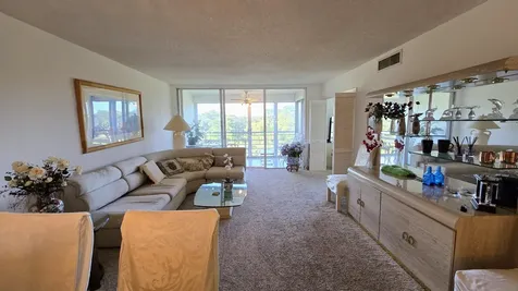 575 Oaks Lane Pompano Beach FL 33069