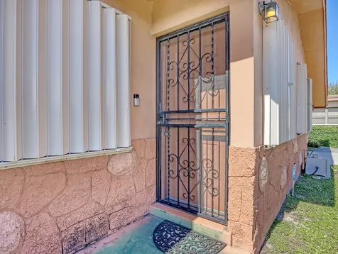1031 Nw 23rd Way Fort Lauderdale FL 33311