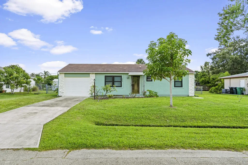 849 Se Celtic Avenue Port Saint Lucie FL 34983