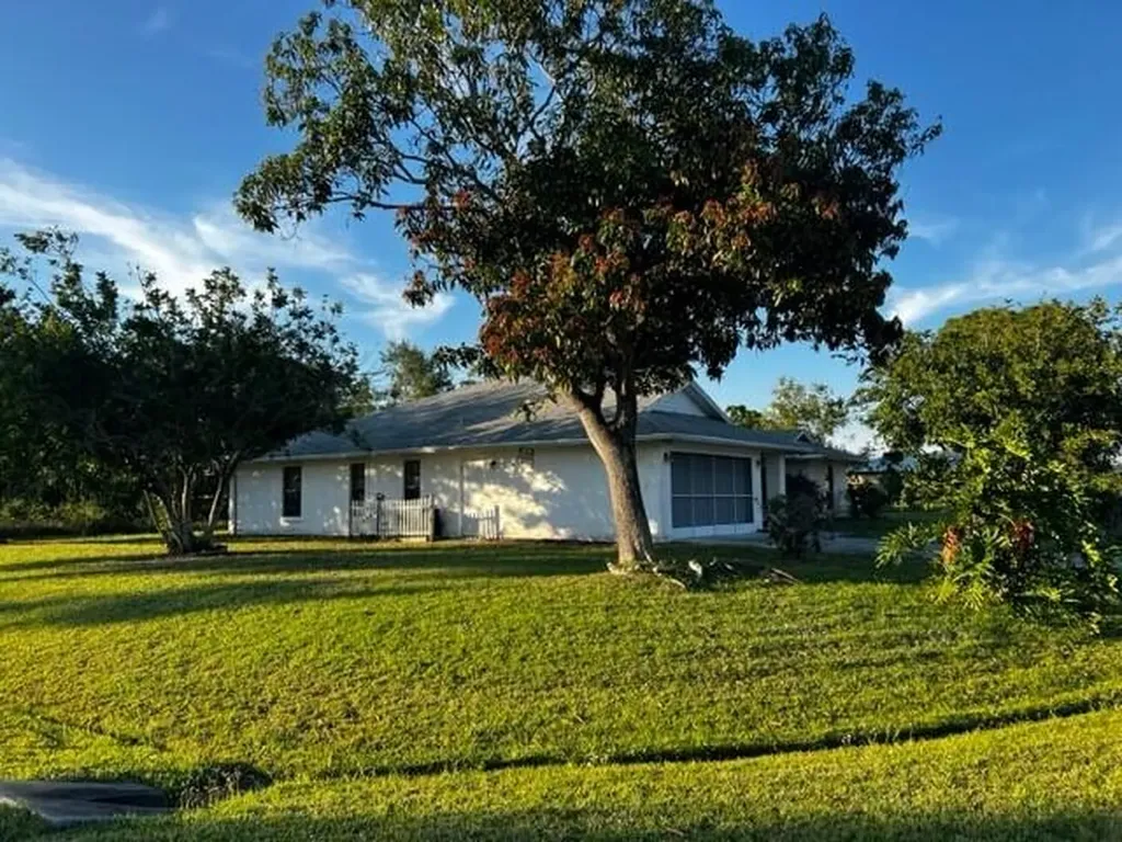 2661 Se Osage Avenue Port Saint Lucie FL 34952