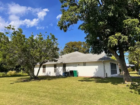 2661 Se Osage Avenue Port Saint Lucie FL 34952