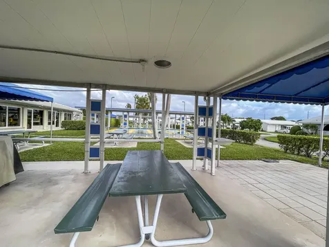 400 Sw Golfview Terrace Boynton Beach FL 33426