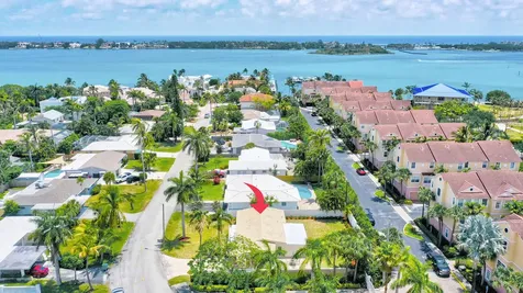 620 Las Palmas Park Boynton Beach FL 33435