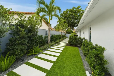 2710 Nw 27th Avenue Boca Raton FL 33434