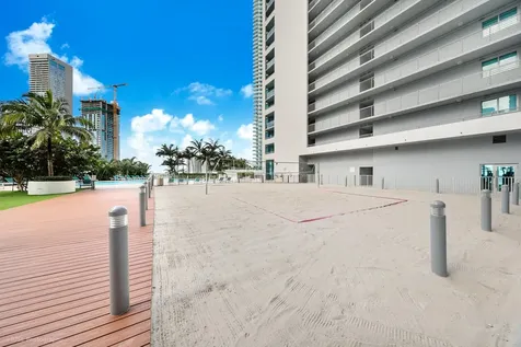 888 Biscayne Boulevard Miami FL 33132