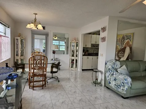 224 Burgundy E Delray Beach FL 33484