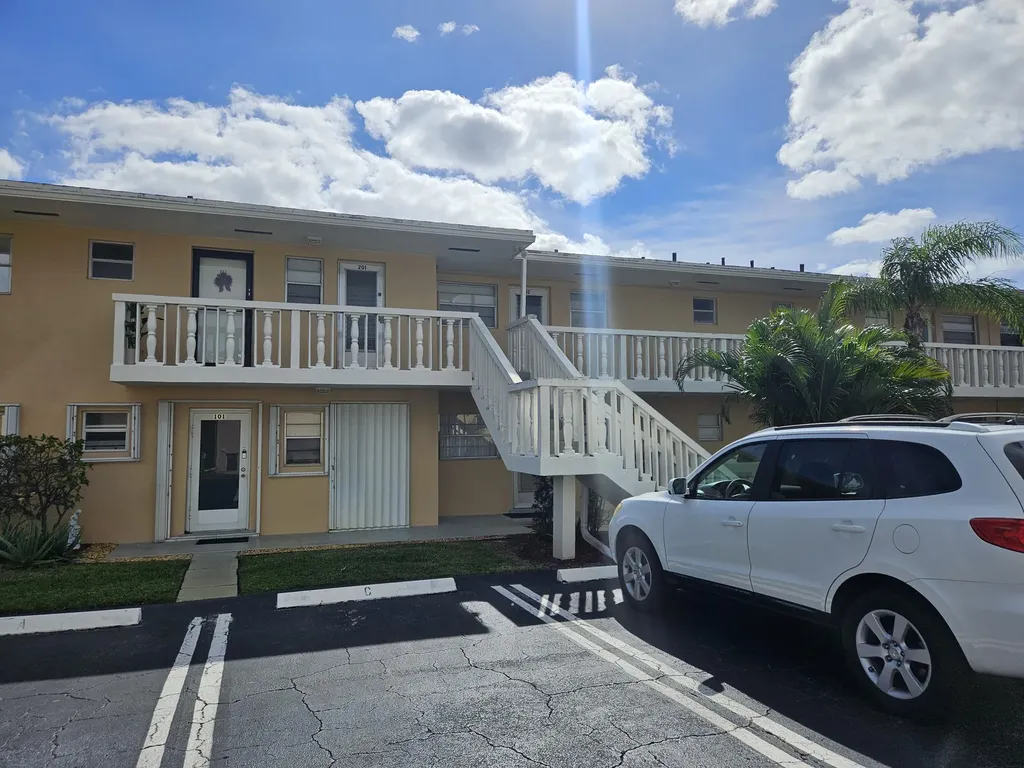 2182 Ne 1st Way Boynton Beach FL 33435