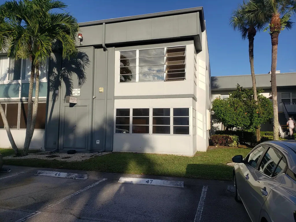 688 Burgundy O Delray Beach FL 33484