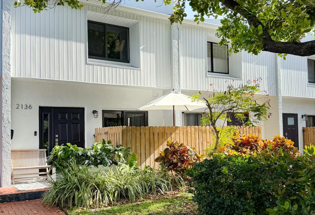 2136 Ne 44th Street Lighthouse Point FL 33064