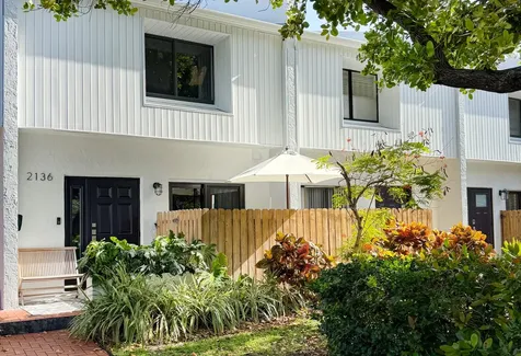 2136 Ne 44th Street Lighthouse Point FL 33064