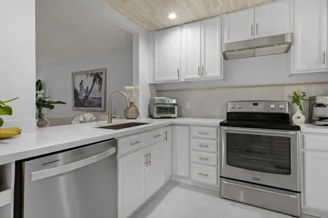 2136 Ne 44th Street Lighthouse Point FL 33064