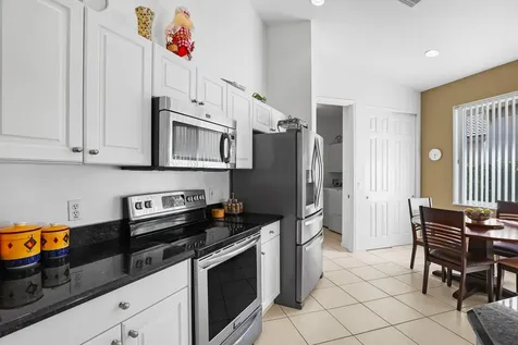 9082 Bay Point Circle Circle West Palm Beach FL 33411
