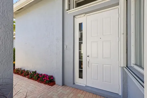 9082 Bay Point Circle Circle West Palm Beach FL 33411