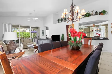 9082 Bay Point Circle Circle West Palm Beach FL 33411