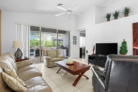 9082 Bay Point Circle Circle West Palm Beach FL 33411