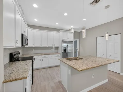 12873 Sw Lake Fern Circle Port Saint Lucie FL 34987