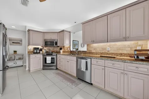 6884 Se Bunker Hill Drive Hobe Sound FL 33455