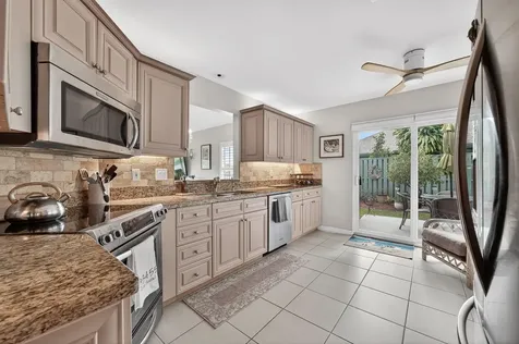 6884 Se Bunker Hill Drive Hobe Sound FL 33455