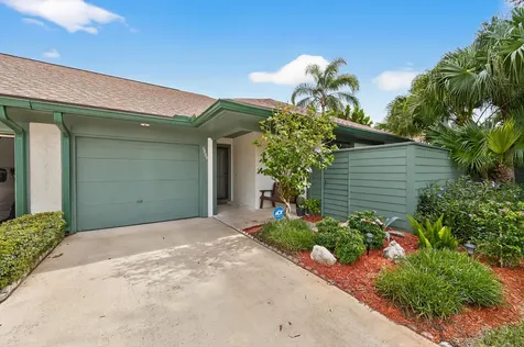 6884 Se Bunker Hill Drive Hobe Sound FL 33455