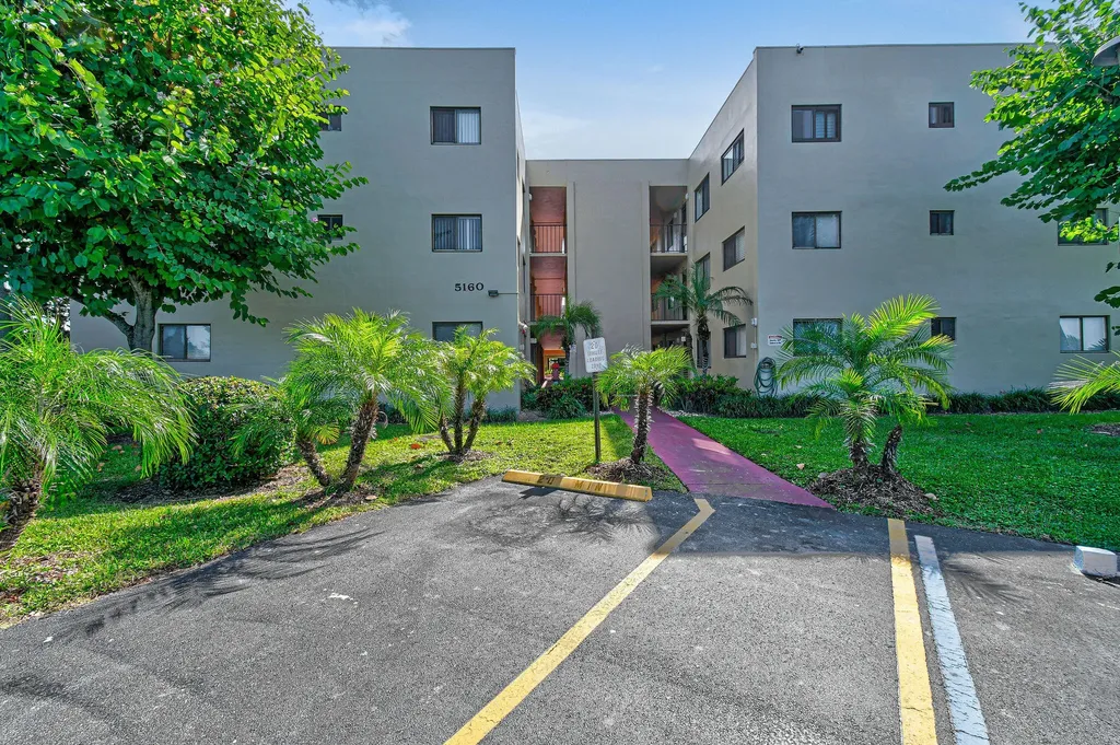 5160 Las Verdes Circle Delray Beach FL 33484