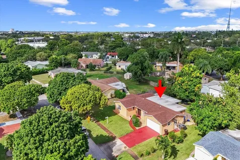 1827 Pinehurst Drive West Palm Beach FL 33407