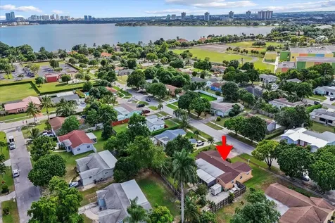 1827 Pinehurst Drive West Palm Beach FL 33407