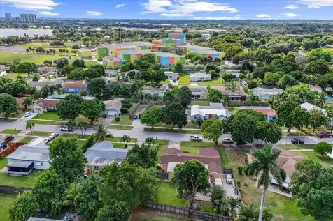 1827 Pinehurst Drive West Palm Beach FL 33407