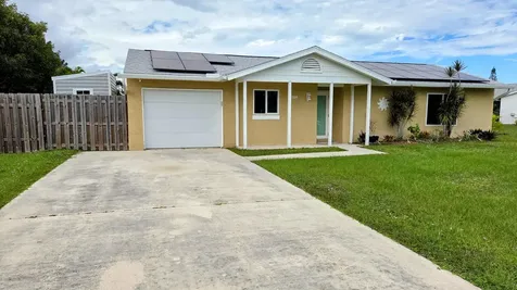 2209 SE E Dunbrooke Circle Port Saint Lucie FL 34952