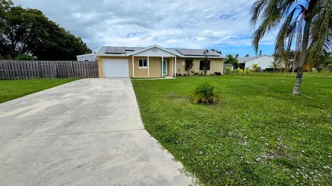 2209 SE E Dunbrooke Circle Port Saint Lucie FL 34952