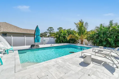 1389 Sw Bayshore Boulevard Port Saint Lucie FL 34983