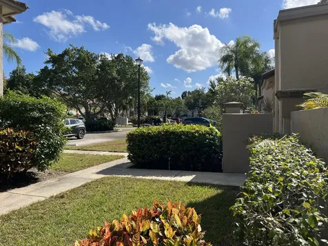 6622 Via Regina Boca Raton FL 33433